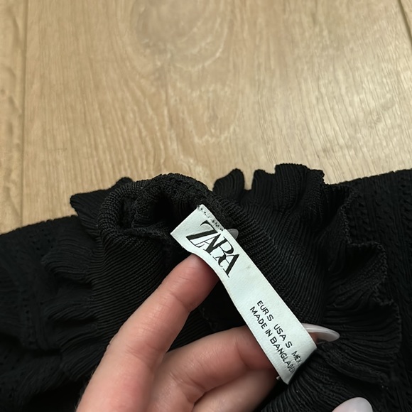 ZARA Ruffled Neck and Cuff - Picture 2 of 4